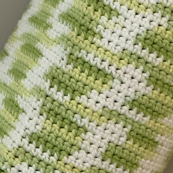 Crocheted Green Yoga Mat Bag Includes Gaiam Purple Printed Feather Mat - Picture 5 of 7